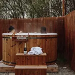 Glamping Biala Czapla Z Balia Nad Jeziorem Czorsztynskim Tente de luxe Maniowy