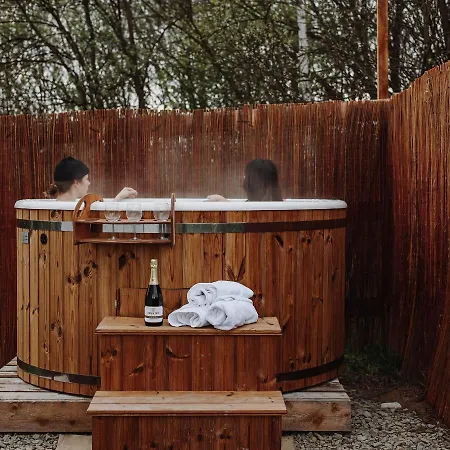 Glamping Biala Czapla Z Balia Nad Jeziorem Czorsztynskim Campo de lujo Maniowy