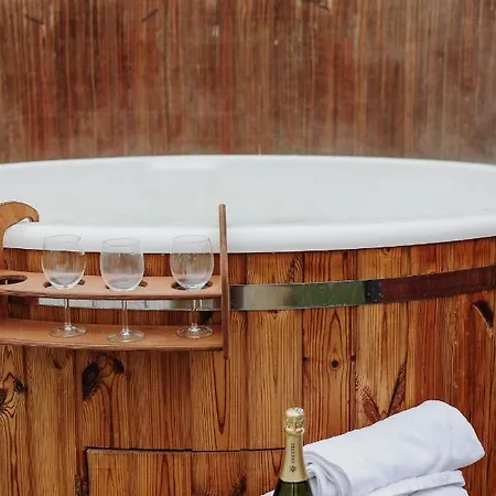 Luxury tent Glamping Biala Czapla Z Balia Nad Jeziorem Czorsztynskim *