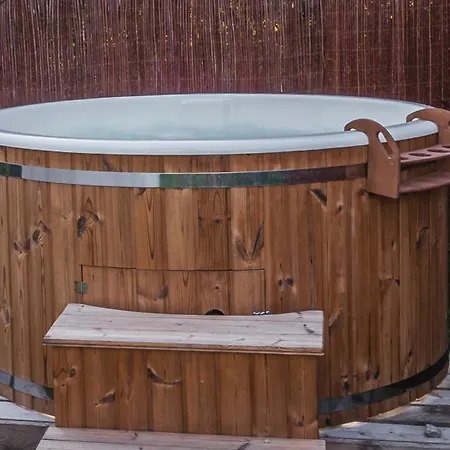 Campo de lujo Glamping Biala Czapla Z Balia Nad Jeziorem Czorsztynskim *